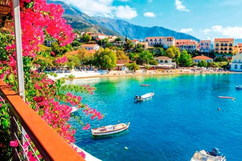Kefalonia: Island Highlights Bus and Boat Tour with Lunch