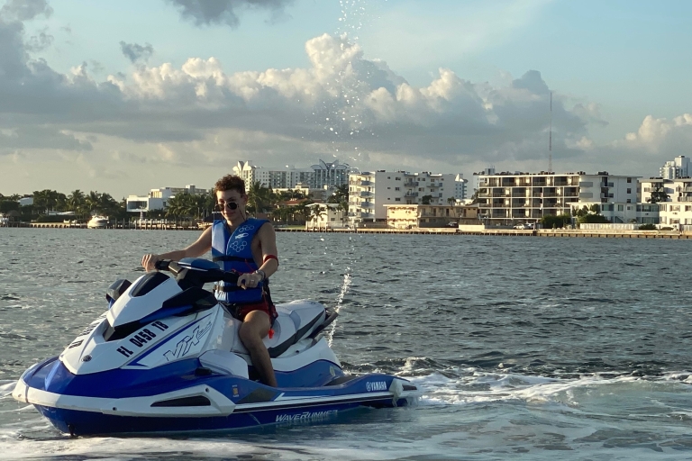 Miami: Sunny Isles Jet Ski mieten vom Strand aus1-Personen-Jet-Ski-Miete mit vorausbezahltem Gas