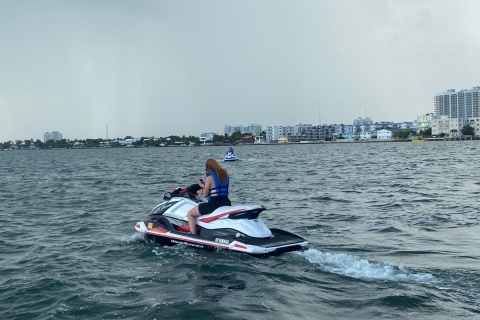 Miami: alquiler de motos acuáticas en Sunny Isles desde la playaAlquiler de moto de agua para 2 personas con pago de gasolina en efectivo