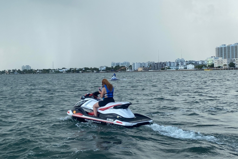 Miami: Sunny Isles Jet Ski mieten vom Strand aus2-Personen-Jet-Ski-Miete mit vorausbezahltem Gas