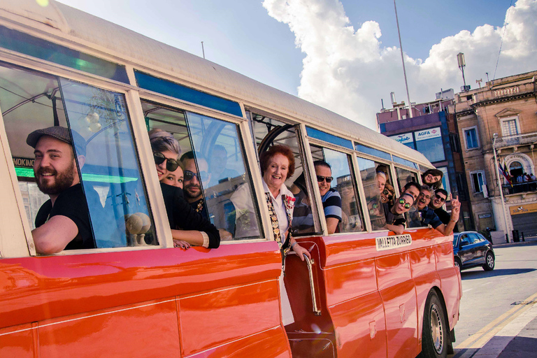 Visite en bus de Malte au musée de l'aviation, à l'église de Mosta et aux abrisMalte: excursion guidée d'une journée en bus maltais vers Ta 'Qali et Mosta