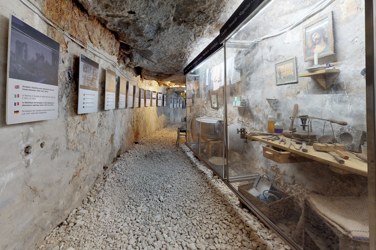 Visite en bus de Malte au musée de l'aviation, à l'église de Mosta et aux abrisMalte: excursion guidée d'une journée en bus maltais vers Ta 'Qali et Mosta