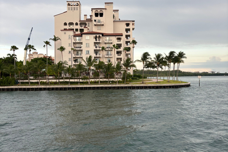 Miami: Passeio de barco &quot;Millionaire Homes&quot; com bar Mojito a bordo