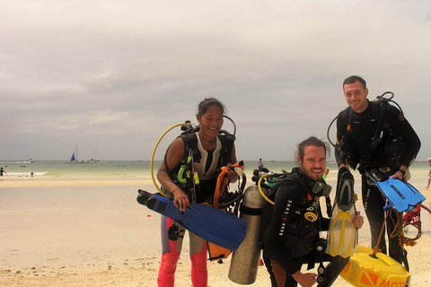 Boracay: Discover Scuba Diving Class with PADI Instructor Boracay: Beginners Scuba Diving Class with PADI Instructor