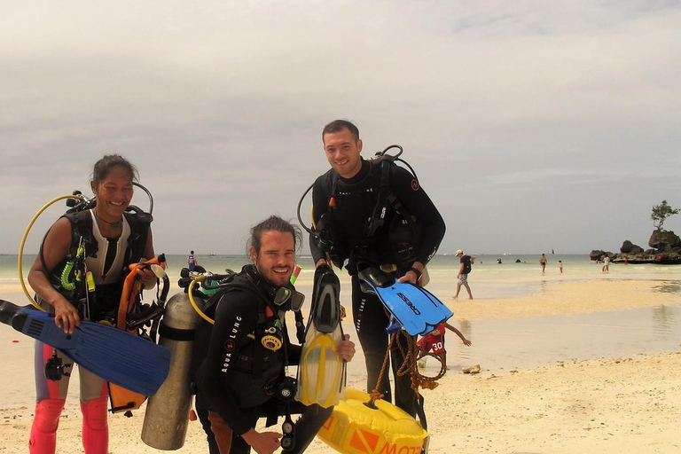 Boracay: Discover Scuba Diving Class with PADI Instructor Boracay: Beginners Scuba Diving Class with PADI Instructor