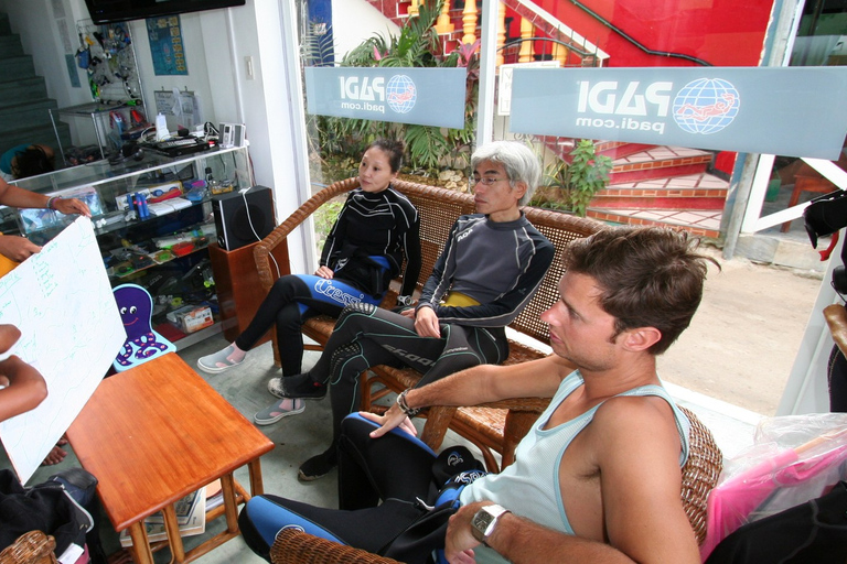 Boracay: Discover Scuba Diving Class with PADI Instructor Boracay: Beginners Scuba Diving Class with PADI Instructor