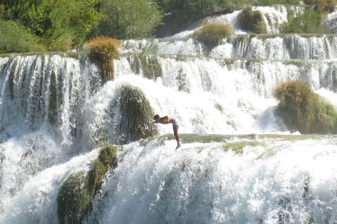 Da Spalato: Parco nazionale di Krka e gita di degustazione di vini di Skradin