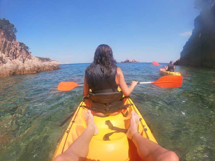 Costa Brava: tour in kayak e snorkeling con pranzo e spiaggia