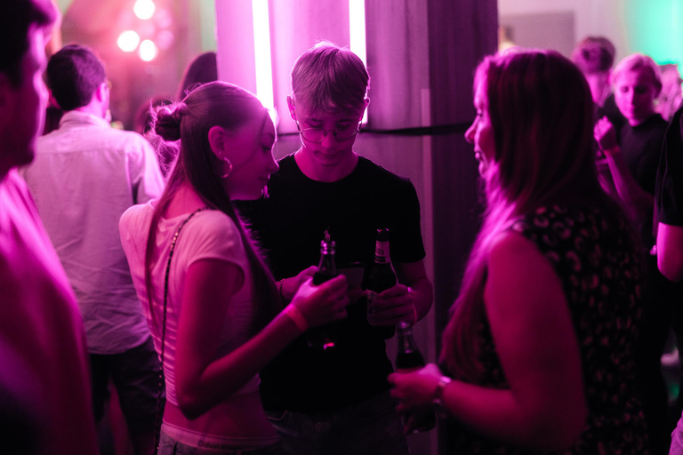 Original Hamburg Pub Crawl Sex & Crime St. Pauli Tour Hamburg: The Original Pub Crawl