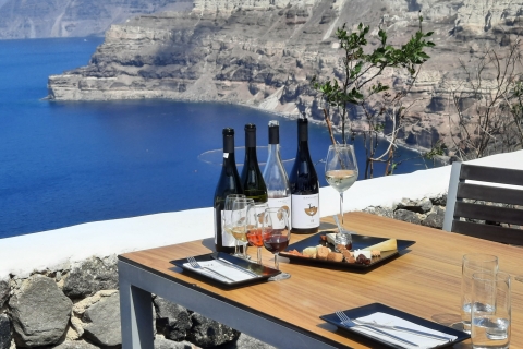Santorini: rondleiding door wijnmakerijen met wijnproeverijenSantorini Wineries Tour met ophaalservice vanaf de luchthaven