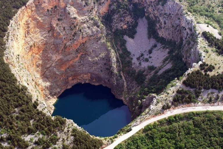 Vanuit Split: Imotski Blue &amp; Red Lake Tour met wijnproeverijVanuit Split: Imotski Blauwe &amp; Rode Meer Tour met Wijnproeverij