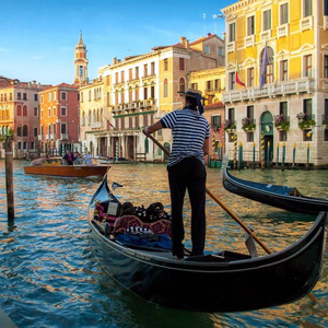 Venice: Grand Canal Private 30-Minute Gondola Ride