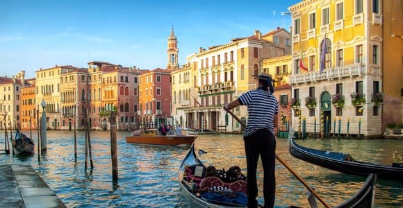 Venice: Grand Canal Private 30-Minute Gondola Ride