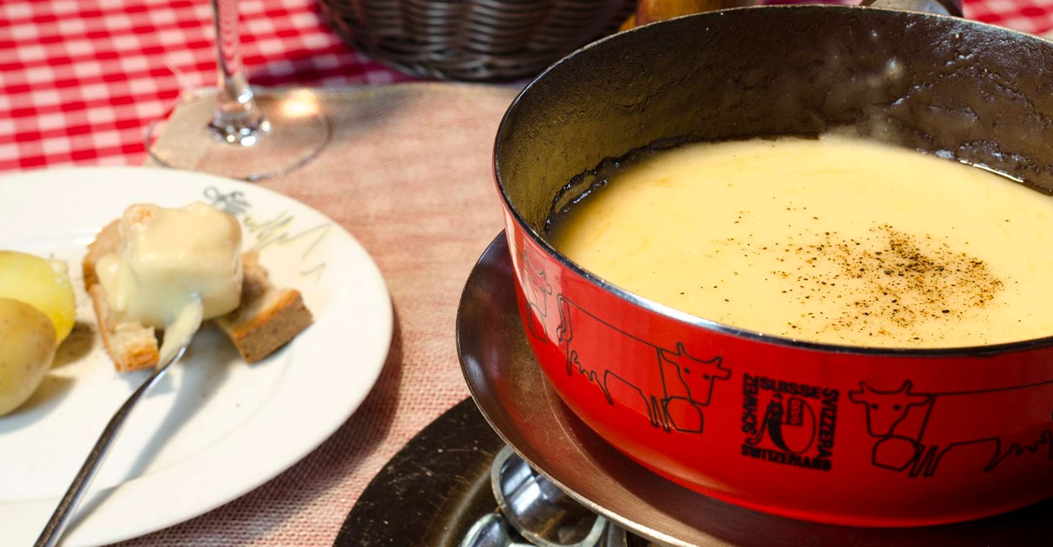 Zurich: Sunset Tour with Cheese Fondue