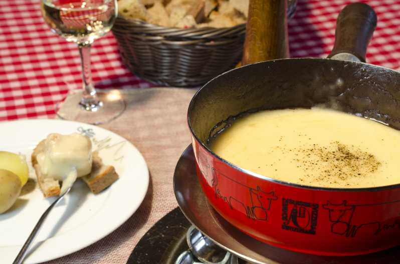 Zurich: Sightseeing and Gourmet Tour with Cheese Fondue