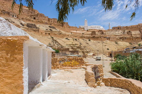 2D Tataouine, Ksar Ghilane & Matmata tour with night in tent