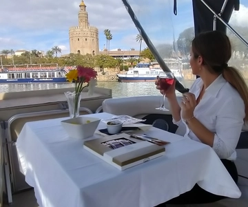 Seville: Exclusive River Boat Tour with Tapas