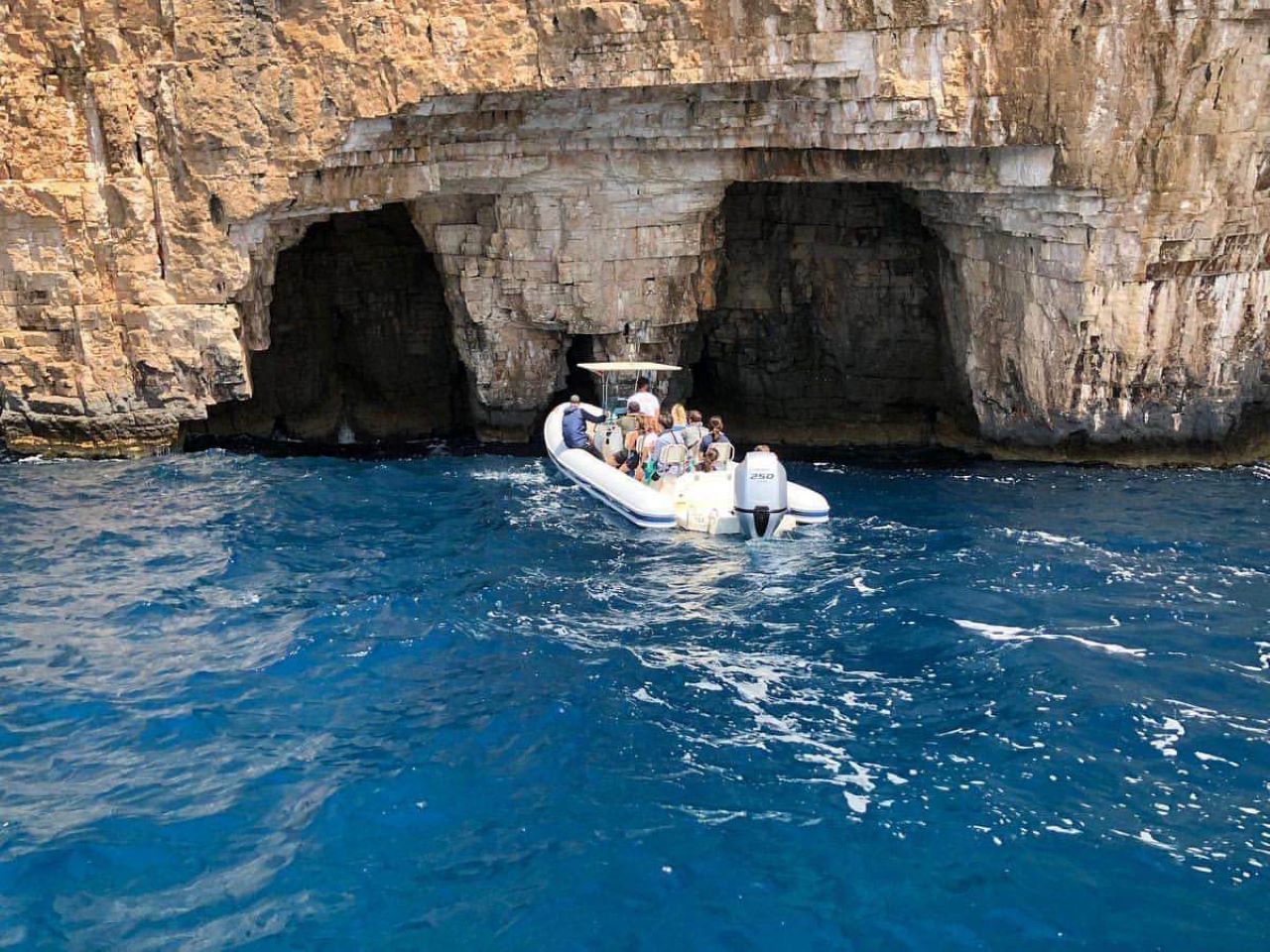 Mamma Mia Schnorchel Tour:Blaue Höhle,Vis,Blaue Lagune & Hvar
