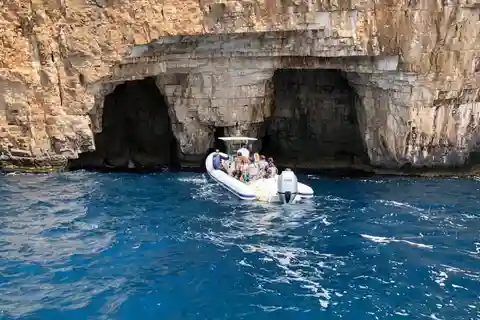 Mamma Mia Snorkeling Tour: Gruta Azul, Vis, Lagoa Azul e Hvar