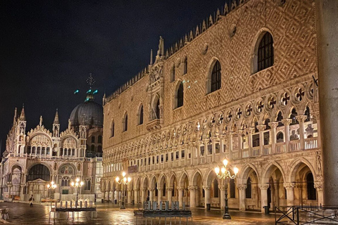 Venecia: visita guiada nocturna a pie y basílica de San Marcos