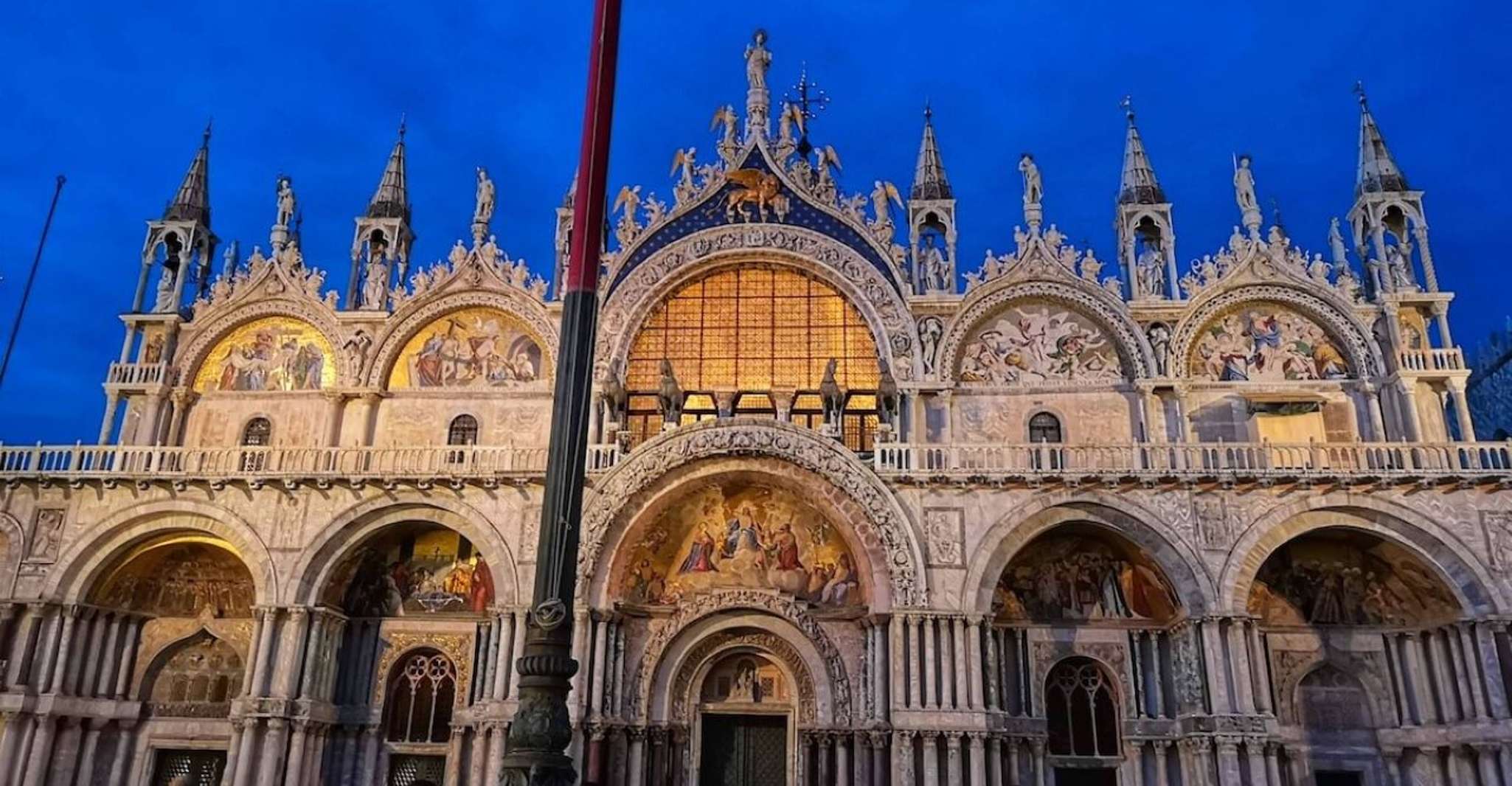 Venice, Guided Night Walking Tour & Saint Mark's Basilica - Hizvo