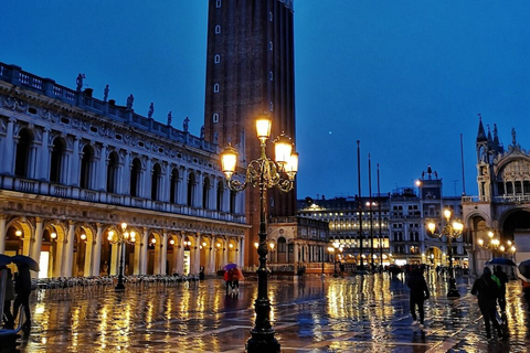 Venecia: visita guiada nocturna a pie y basílica de San Marcos