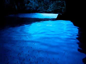 Blue Cave & Hvar Mamma Mia 6 Inseln Tour mit Schnorcheln