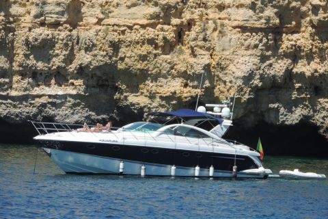 Cascais: Private Yacht Cruise in the Bay & Sightseeing