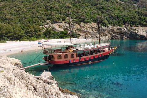 From Split: Blue Lagoon & Island Pirate Ship Tour with Lunch