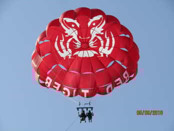 St. Julians: Parasailing Go & Fun con fotos y vídeos gratis