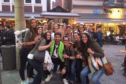 Frankfurt: Bachelor or Bachelorette Party Pub Crawl