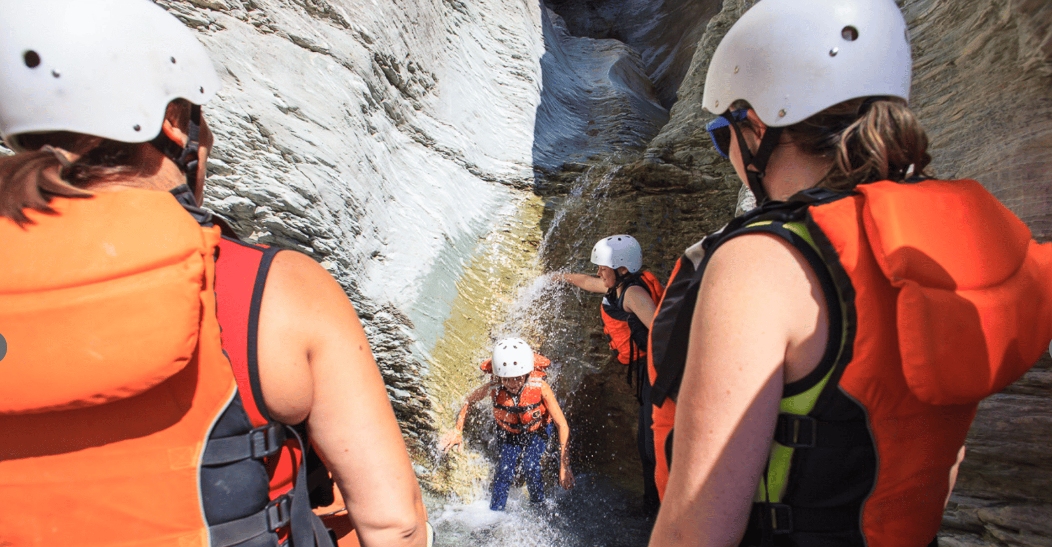 Golden, BC, Kicking Horse River Family Rafting con almuerzo - Hizvo