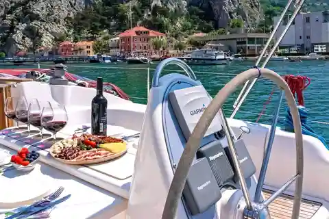 Day Private Sailing Tour: Brač with Lunch, Wine and Beer
