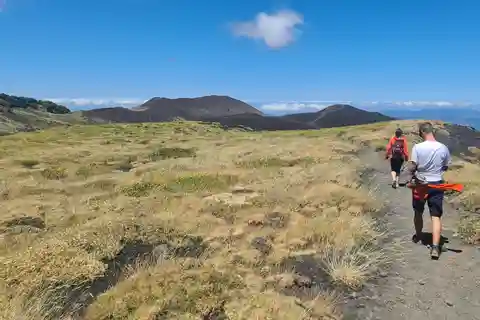 Sicilia: tour en jeep 4x4 por el monte Etna con cuevas de lava y bosques