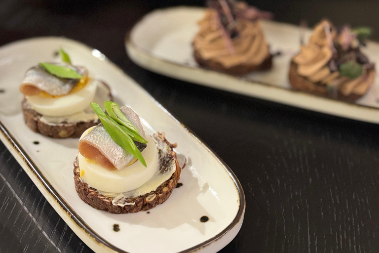Riga Art Nouveau Guided Tour with Unique Food Tasting