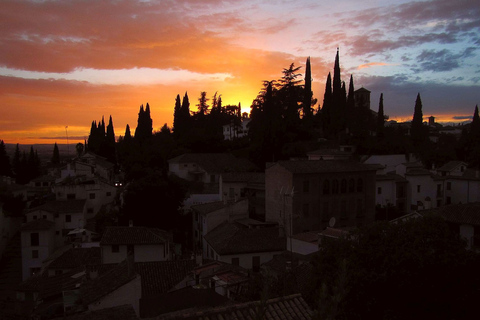 Granada: Geführter Spaziergang bei Sonnenuntergang durch Albaicin und Sacromonte