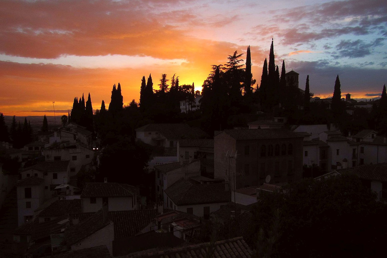 Granada: Albaicin and Sacromonte Sunset Guided Walking Tour