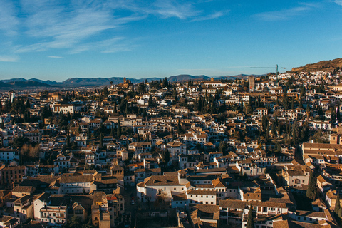 Granada: Albaicin and Sacromonte Sunset Guided Walking Tour