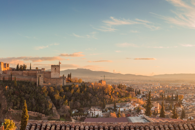 Granada: Albaicin and Sacromonte Sunset Guided Walking Tour