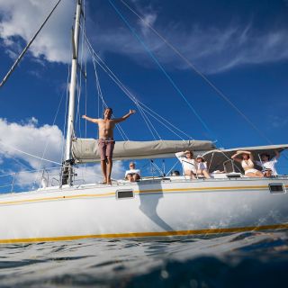 Playa Flamingo: All-Day Chartered Sailboat Trip with Snacks