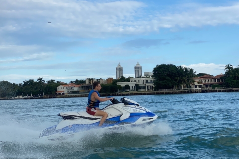 Miami: Sunny Isles Jet Ski Rental from the Beach 1-Person Jet Ski Rental with Cash Gas Payment