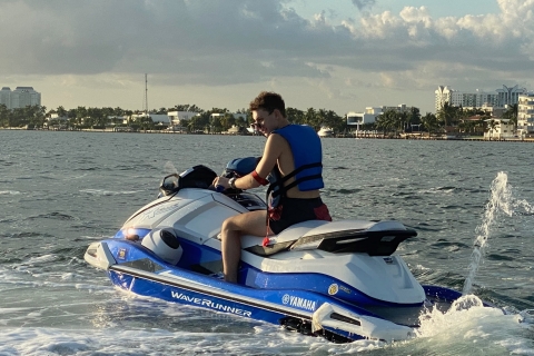 Miami: alquiler de motos acuáticas en Sunny Isles desde la playaAlquiler de moto de agua para 1 persona con gas prepago