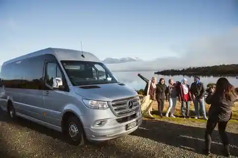 De Queenstown: Viagem de 1 dia a Milford Sound com cruzeiro e voo