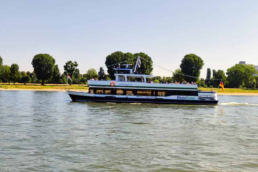 Panoramafahrt zwischen Bonn und Königswinter. Foto: GetYourGuide Panoramafahrt zwischen Bonn und Königswinter. Foto: GetYourGuide