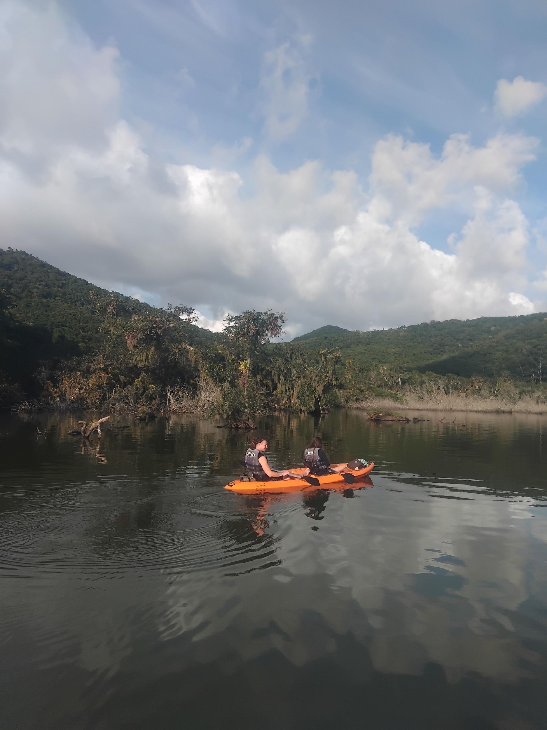Florianópolis: Kajaktour in der Lagoa do Peri mit Wasserfall