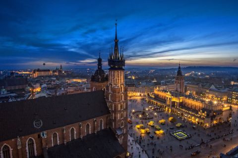 Cracovia: tour notturno di Cracovia con storie e caffè