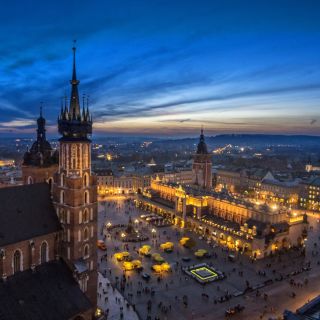 Kraków: Kraków by Night Tour with Stories & Coffee