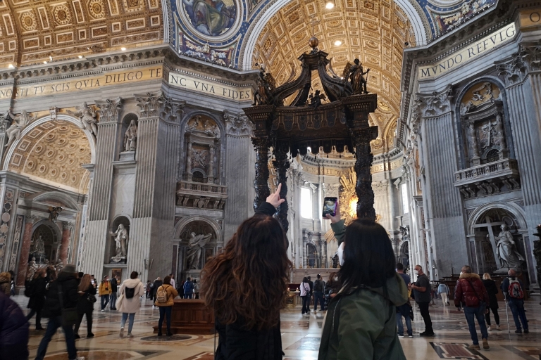 Visite enchanteresse de la basilique Saint-Pierre et des grottes du VaticanVisite semi-privée italienne