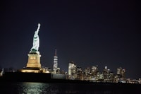 NYC, City Lights Yacht Cruise con bebida incluida - Housity