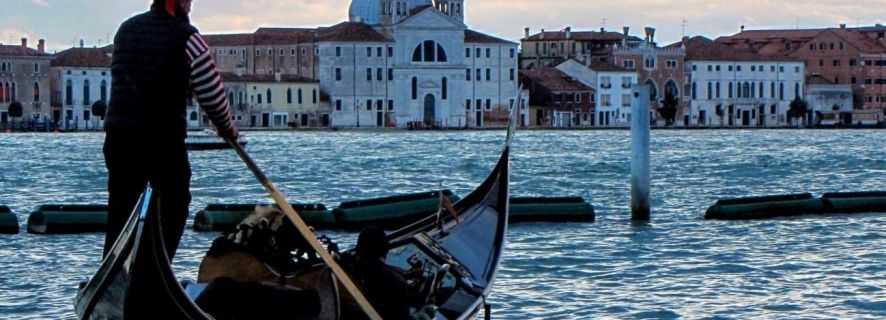 Venice: 30 Minute Private Nighttime Gondola Ride